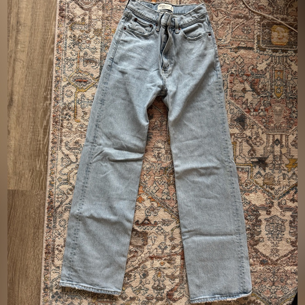 Abercrombie High Rise 90’s Relaxed Jean